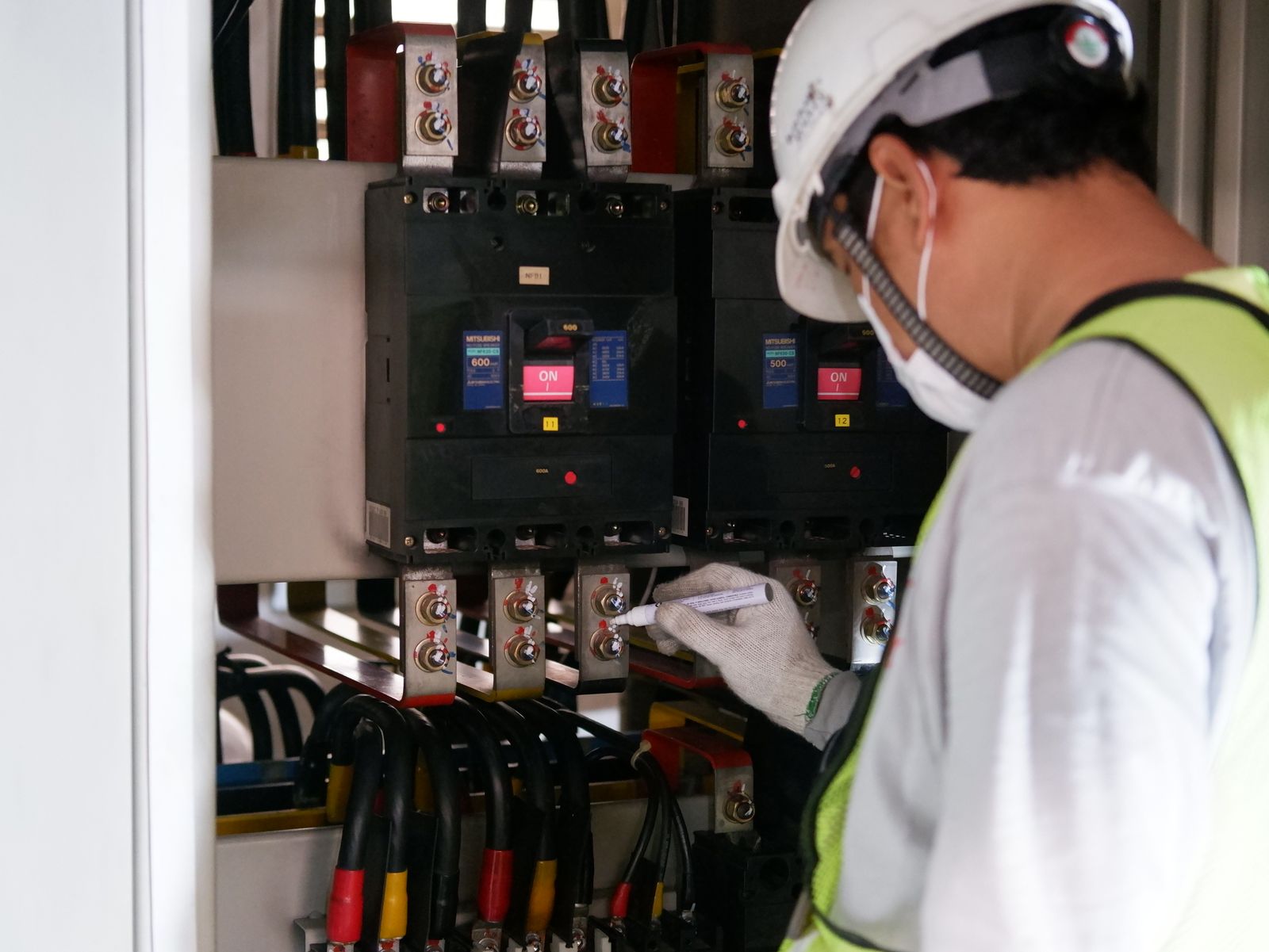 Installation électrique professionnelle